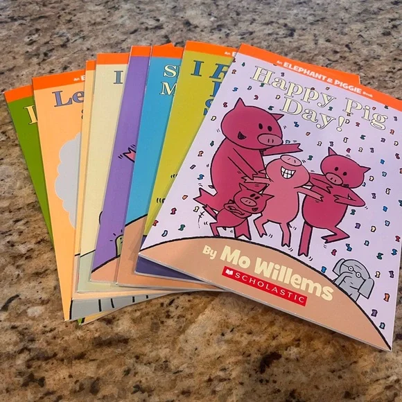 Scholastic Elephant & Piggie book bundle - Picture 1 of 8